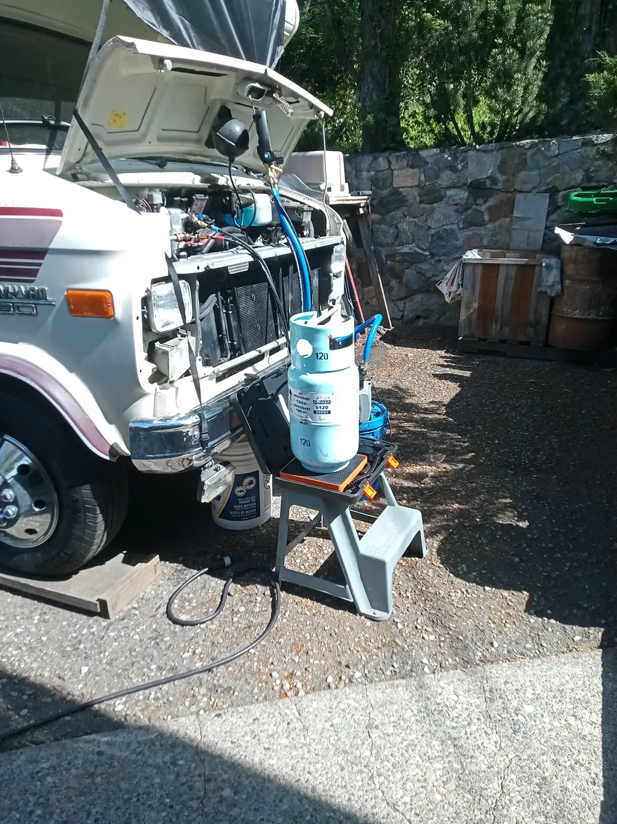 Mobile service setup with refrigerant tank at customer location